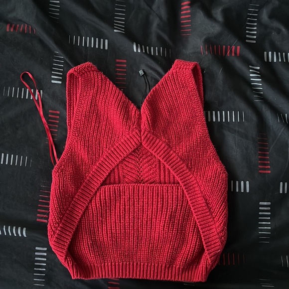 This is an open back red cropped top in a size extra small - Picture 2 of 2